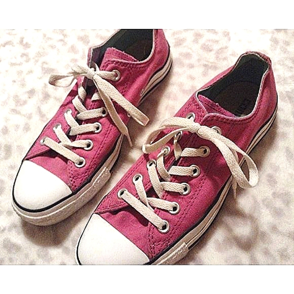 CONVERSE Vintage Women's Hot Pink Low Chuck Taylor Canvas Sneaker Size 8